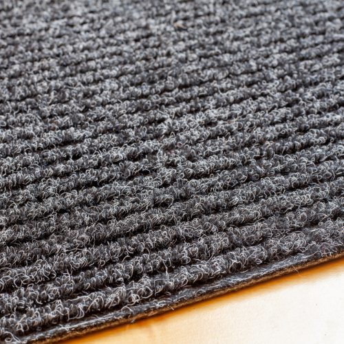 Gumis filc lábtörlő 50x70 cm - Sötétszürke színben bordázott mintával