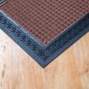 Gumis textil lábtörlő 40x60 cm – Barna színben, négyzet mintával